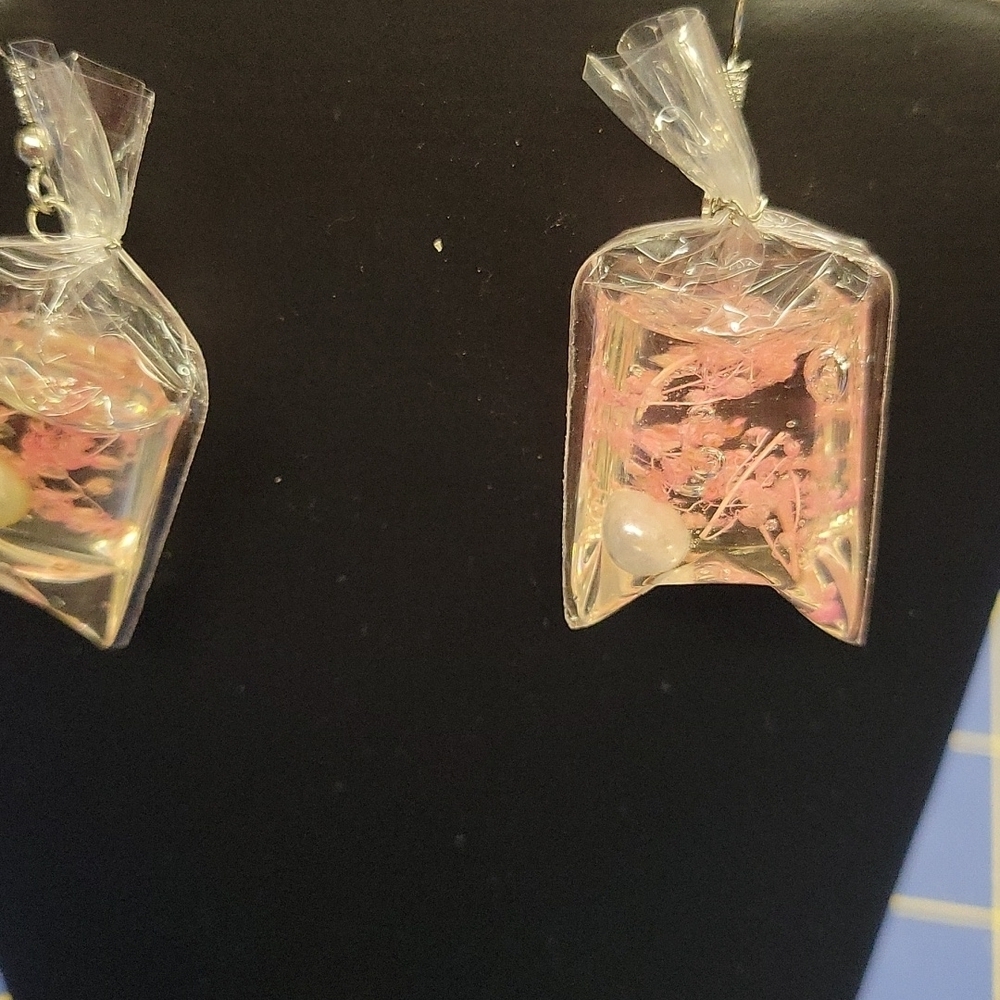 Under the Sea Foliage & Pearl in a Hard Resin Plastic Bag 1.5" Earrings.